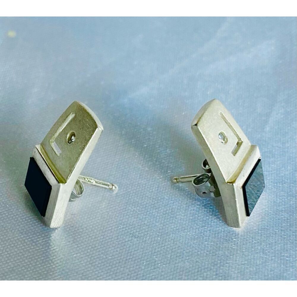 LE# Beautiful Black Onyx & 925 Silver Stud Earrings
